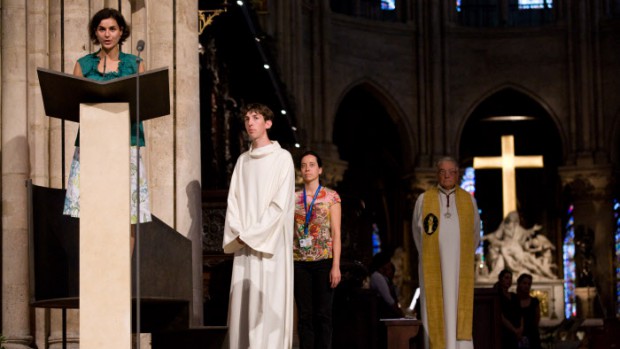 14 août 2009: Intentions de prières lors des Vêpres solennelles, Notre Dame de Paris (75), France. August 14, 2009: vesper prayer at Notre Dame de Paris cath., Paris (75), France.