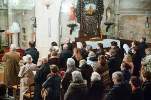 1er mars 2017 : Assemblée lors de la messe des Cendres qui marque l'entrée en Carême. Paroisse Saint-Vincent, Le Mesnil-le-Roi (78) France.