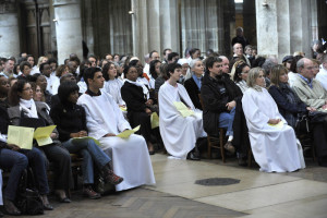 11 avril 2010 : Dimanche in albis pour les nouveaux baptisés adultes du diocèse de Paris. Egl. Saint Severin. Paris (75) France.