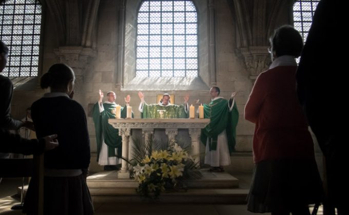 7 juillet 2013 : Prière eucharistique lors de la messe, en la basilique de Vezelay (69), France.